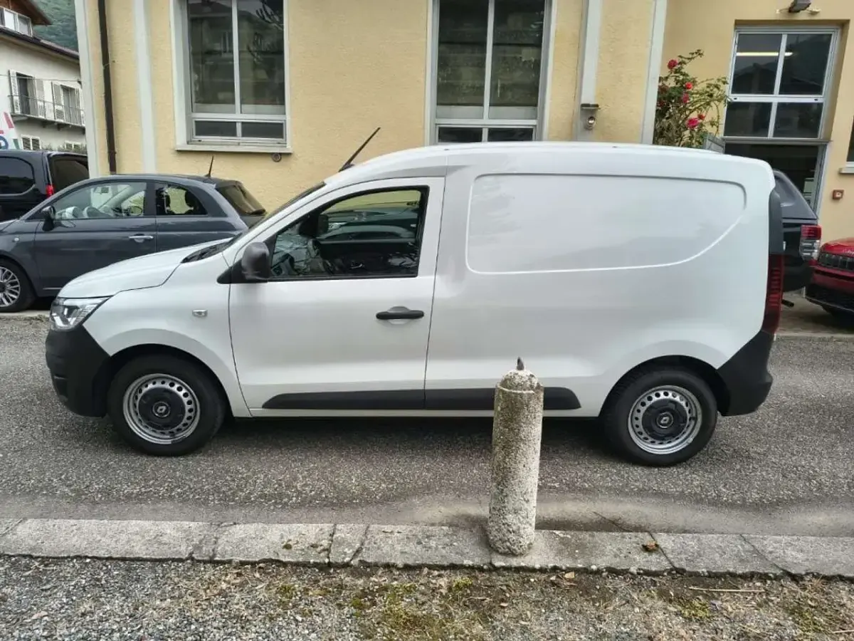 Usado Renault Express 75 CV (55 kW) 2023 Blanco Monovolumen