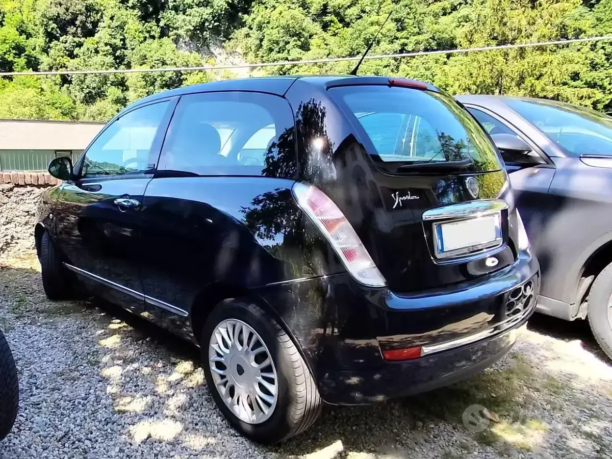 Usata Lancia Ypsilon 69 CV (50 kW) 2011 Nero Utilitaria