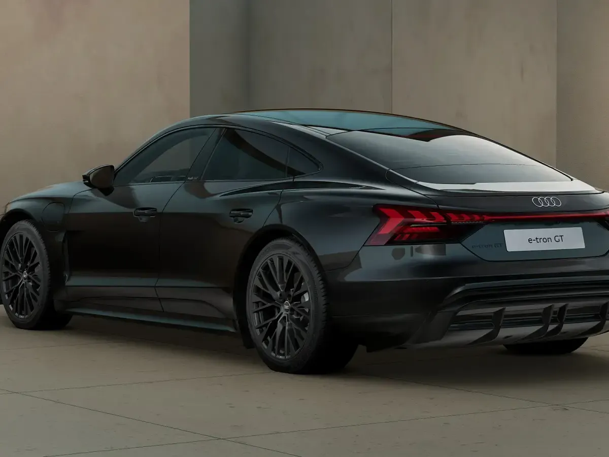 Nuova Audi e-tron GT quattro Ambiente 2026 Nero mito metallizzato Berlina
