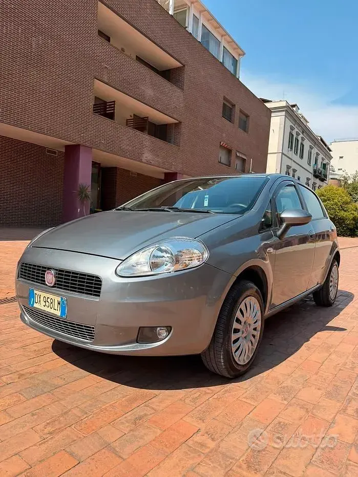 Usata Fiat Grande Punto Dynamic 77 CV (56 kW) 2009 Grigio Utilitaria