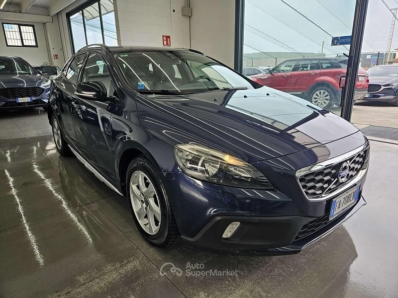 Usata Volvo V40 CC Summum 114 CV (83 kW) 2015 Blu Station wagon