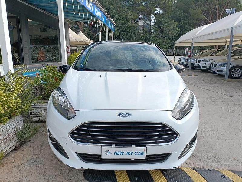 Usata Ford Fiesta Titanium 95 CV (69 kW) 2016 Bianco Utilitaria