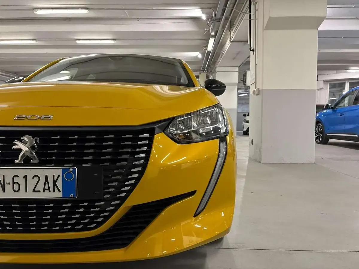 Usata Peugeot 208 Active 75 CV (55 kW) 2022 Giallo Utilitaria