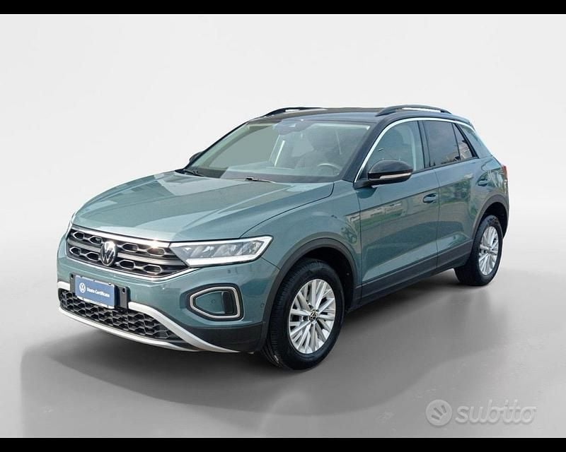Usata VW T-Roc Life 110 CV (80 kW) 2023 Blu SUV