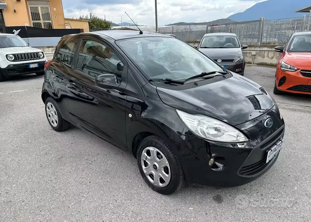 Usata Ford Ka 67 CV (49 kW) 2016 Nero Berlina