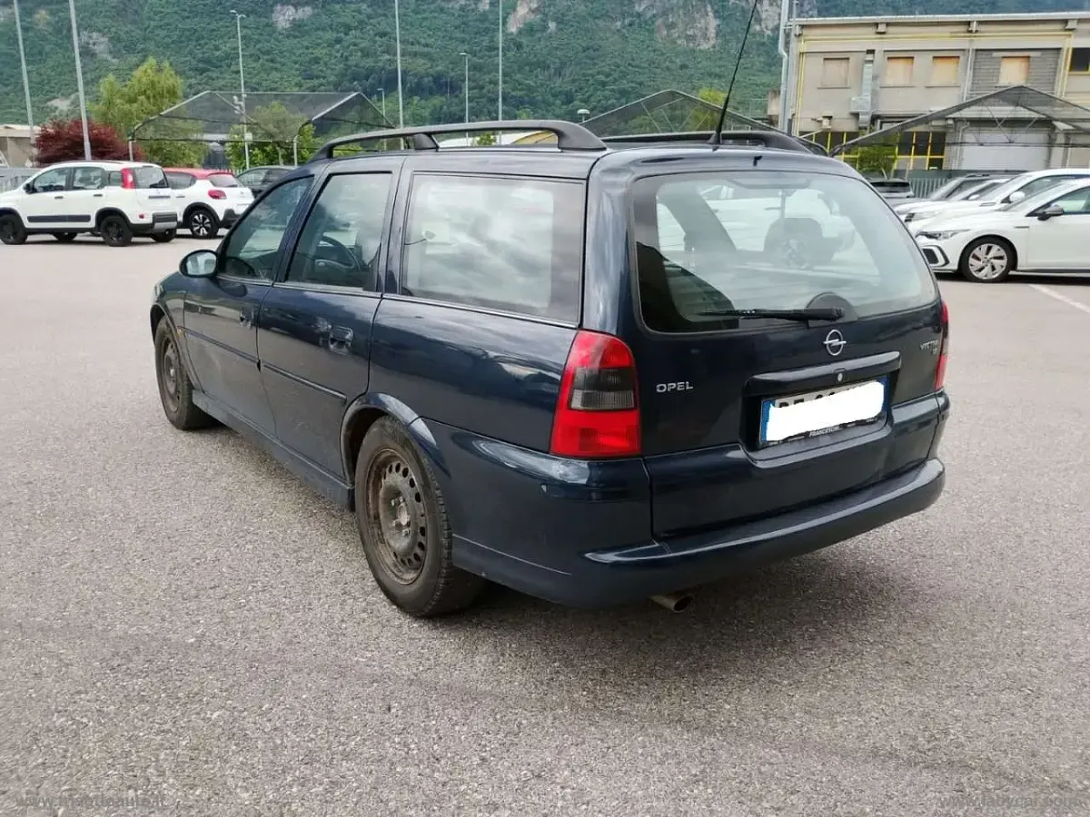 Usata Opel Vectra S 125 CV (91 kW) 2002 Blu/azzurro Station wagon
