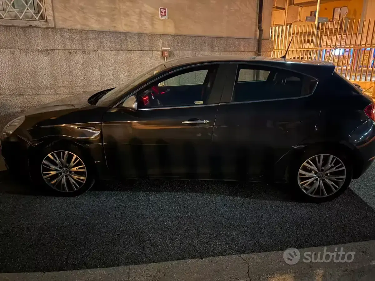 Usata Alfa Romeo Giulietta 109 CV (80 kW) 2016 Bluazzurro Utilitaria