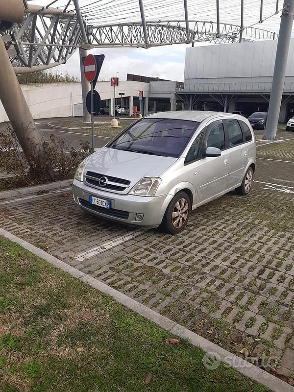 Usata 2008 Opel Meriva Monovolume | 1000 € (Super prezzo) - Immagine 1/3