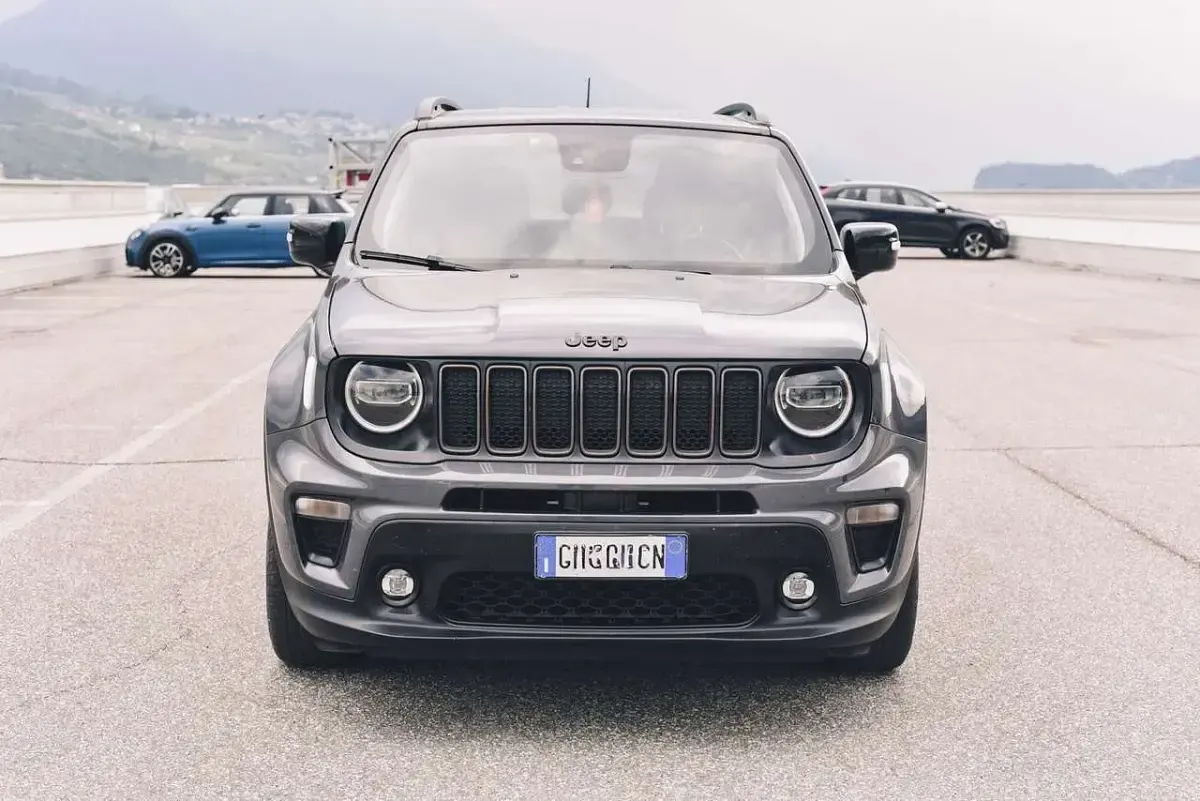 Usata Jeep Renegade Limited 179 CV (131 kW) 2023 Grigio SUV