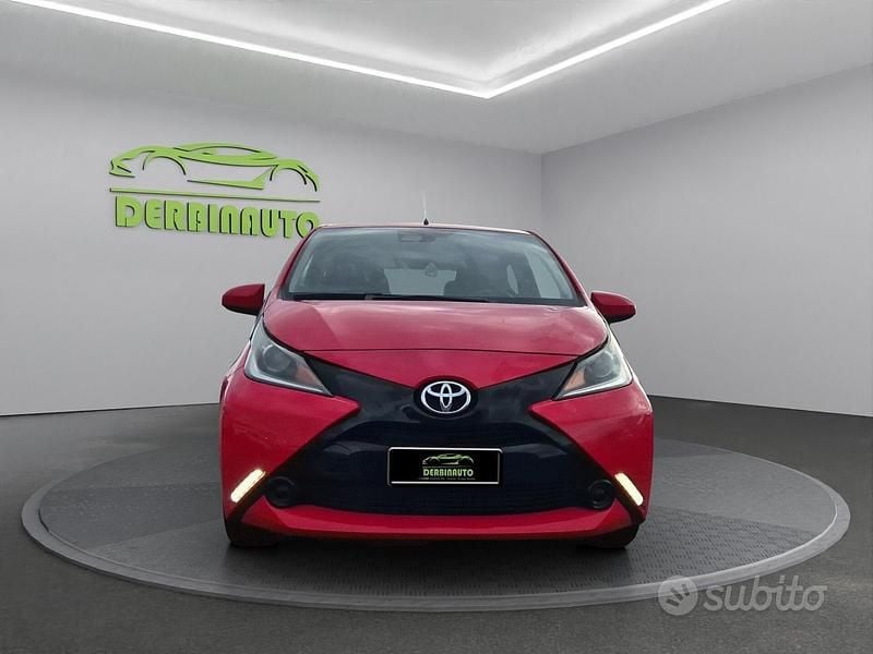 Usata Toyota Aygo 74 CV (54 kW) 2018 Rosso Utilitaria