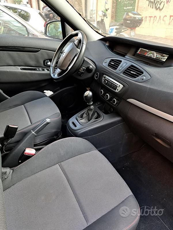 Usata Renault Scénic III 110 CV (80 kW) 2014 Nero Monovolume