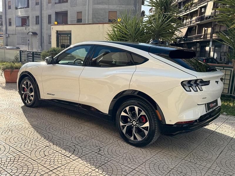Usata Ford Mustang Extended Range 370 CV (272 kW) 2021 Bianco Berlina
