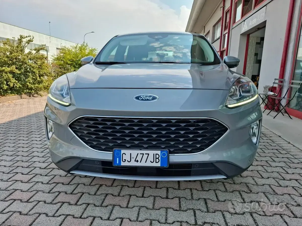 Usata Ford Kuga 120 CV (88 kW) 2022 Grigio SUV