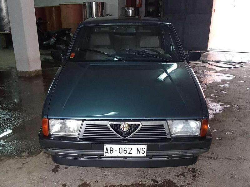 Usata Alfa Romeo 75 110 CV (80 kW) 1985 Blu/azzurro Berlina
