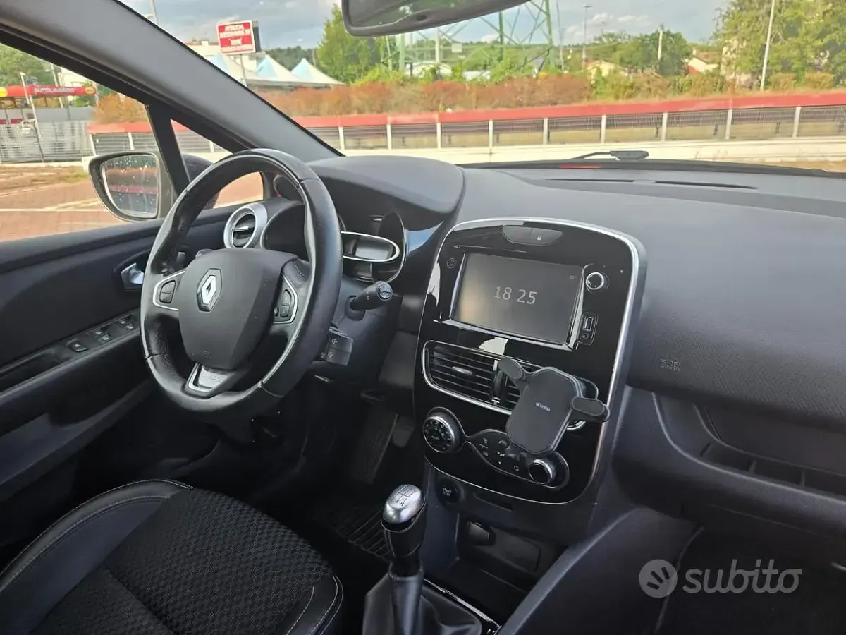 Usata Renault Clio 75 CV (55 kW) 2018 Rosso Station wagon