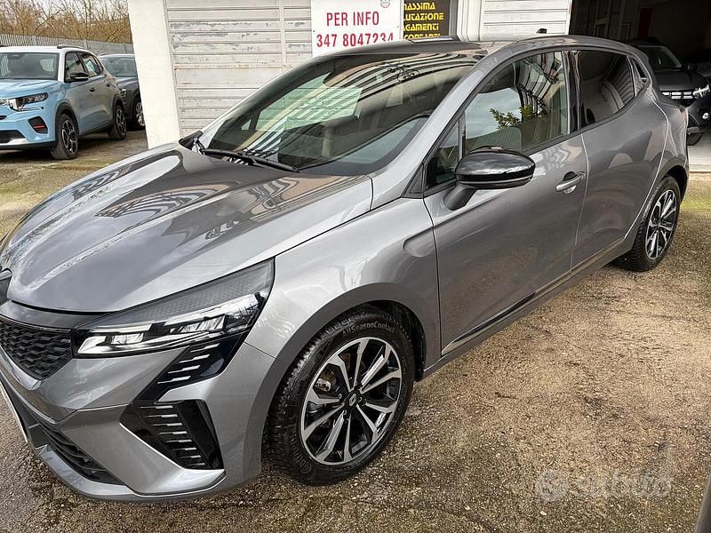 Usata Renault Clio V Techno 91 CV (66 kW) 2025 Grigio Berlina