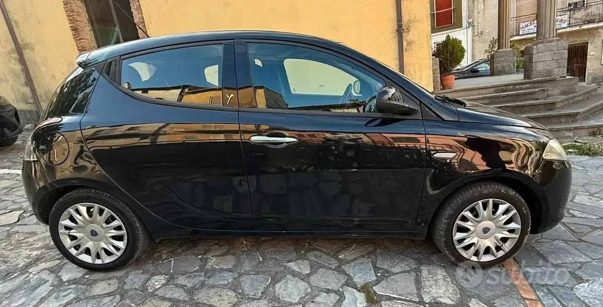 Usata Lancia Ypsilon 95 CV (69 kW) 2012 Nero Utilitaria