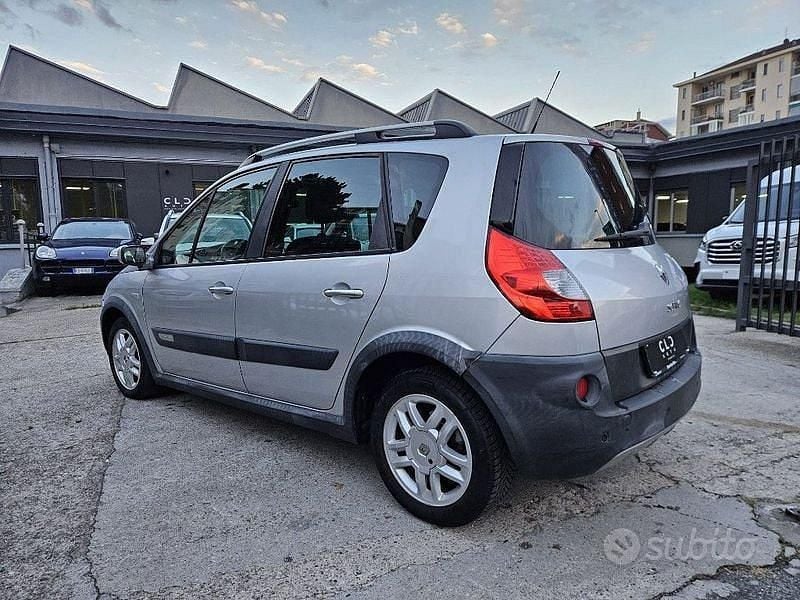 Usata Renault Scénic II 106 CV (77 kW) 2008 Grigio Monovolume