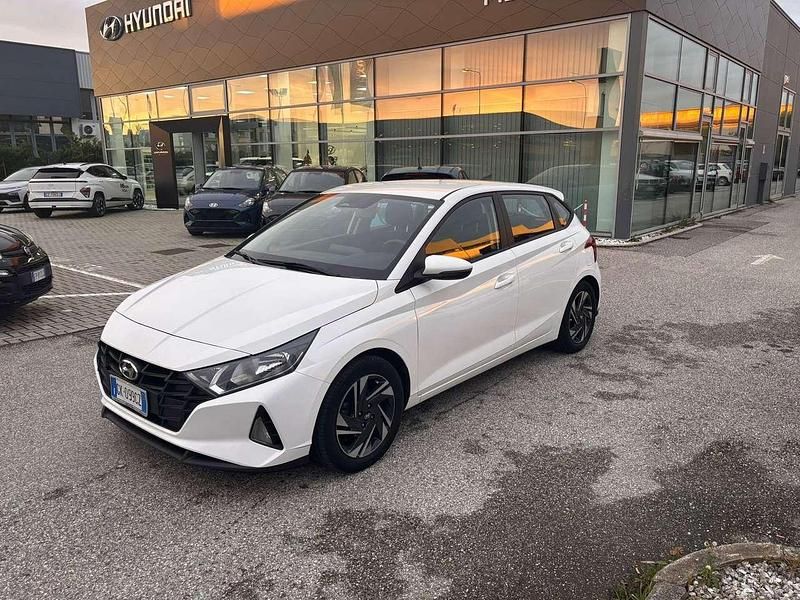 Bianco Usata 2022 Hyundai i20 Tre volumi | 13.000 € (Buon prezzo) - Immagine 1/4