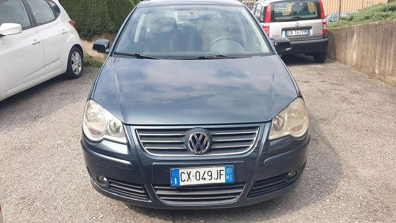 Usata VW Polo Sportline 75 CV (55 kW) 2005 Blu/azzurro Utilitaria