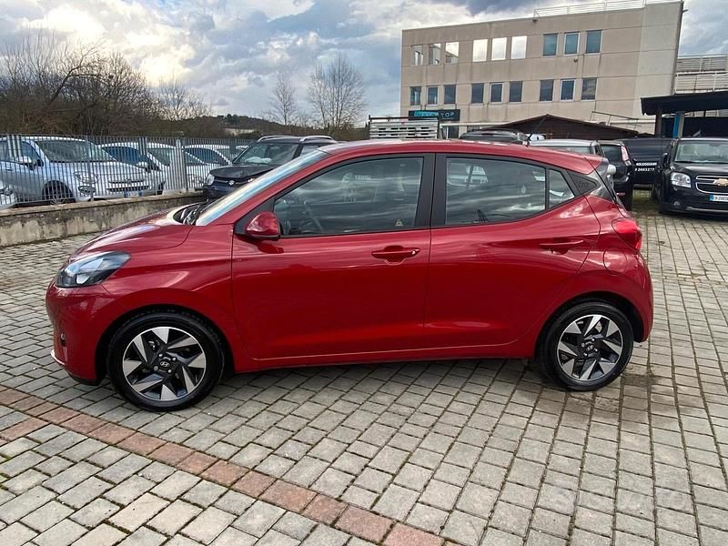 Usata Hyundai i10 67 CV (49 kW) 2023 Rosso Utilitaria