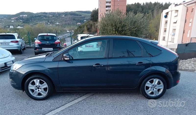 Usata Ford Focus 110 CV (80 kW) 2010 Grigio Berlina