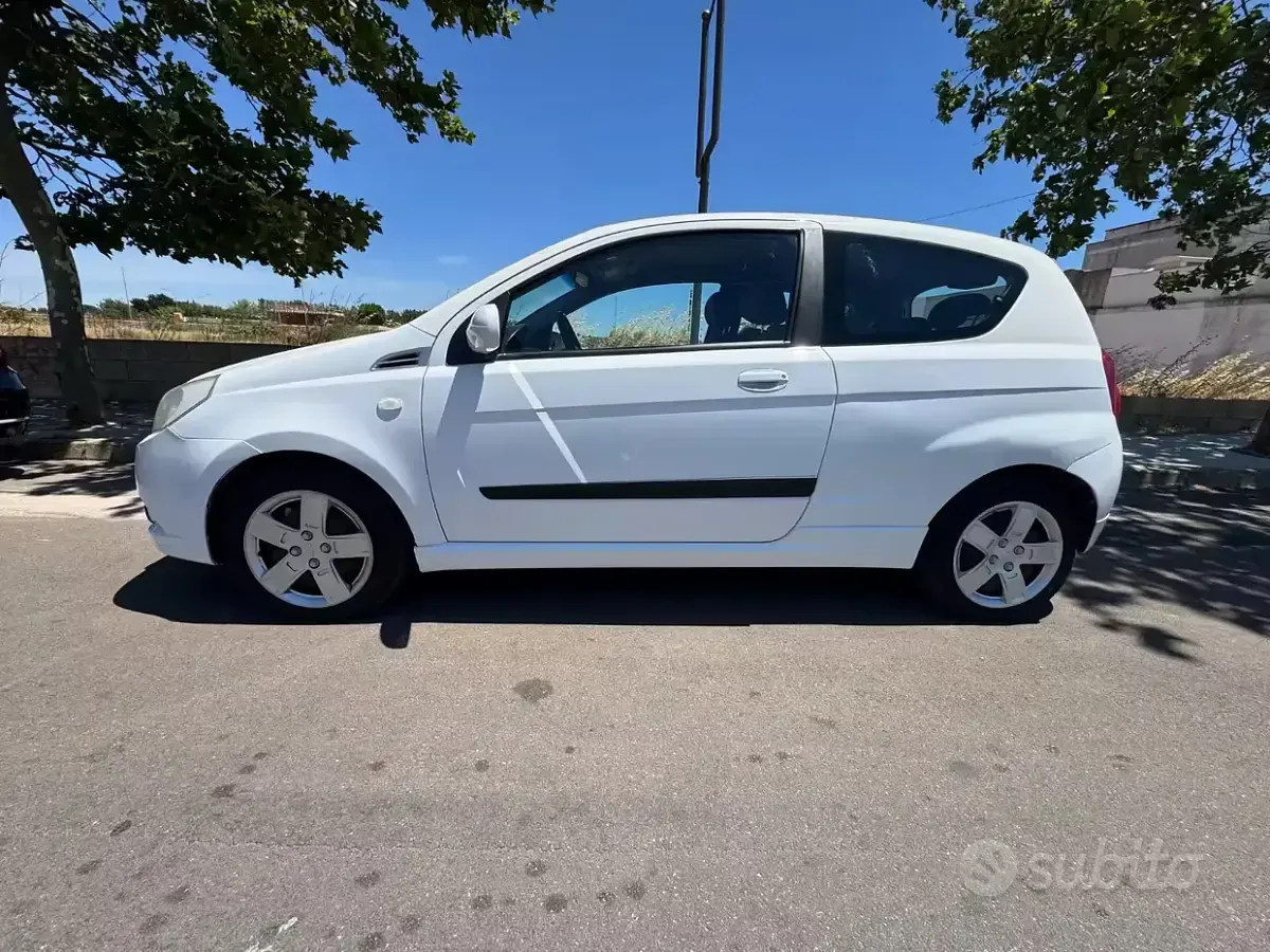 Usata Chevrolet Aveo 84 CV (61 kW) 2009 Bluazzurro Berlina