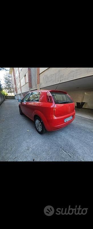 Usata Fiat Grande Punto 77 CV (56 kW) 2007 Rosso Utilitaria