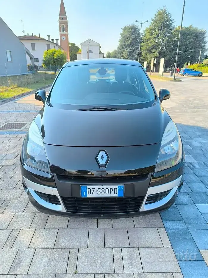 Usata Renault Scénic III Luxe 110 CV (80 kW) 2009 Nero Monovolume