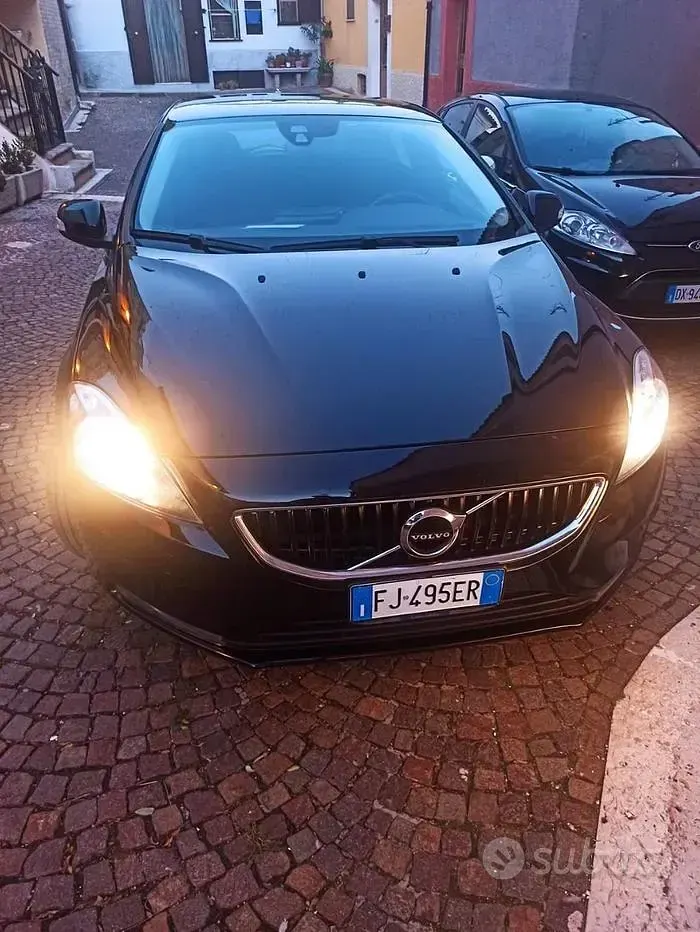 Usado Volvo V40 115 CV (84 kW) 2015 Negro Berlina