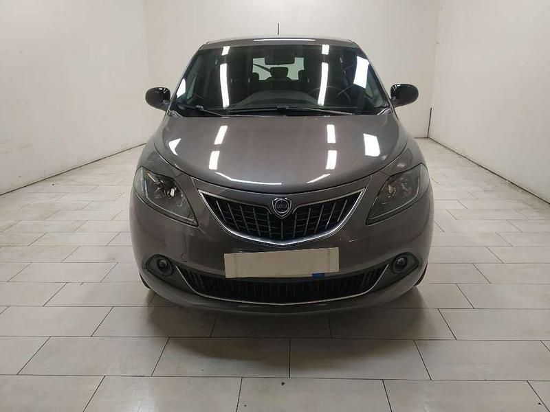 Usata Lancia Ypsilon Gold 70 CV (51 kW) 2021 Grigio pastello Utilitaria