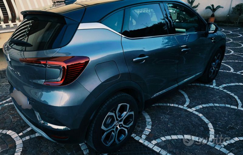Usata Renault Captur Techno 101 CV (74 kW) 2023 Grigio SUV