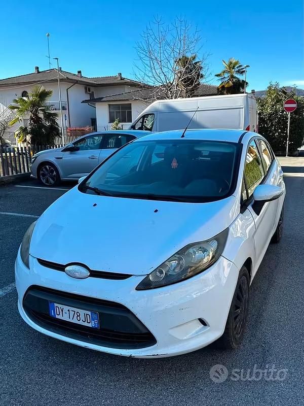 Begagnad Ford Fiesta Trend 96 HK (70 kW) 2009 Vit Halvkombi
