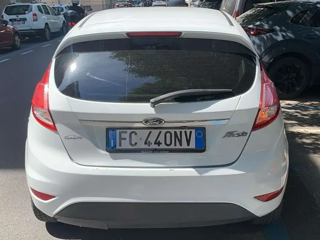 Usata Ford Fiesta 92 CV (67 kW) 2016 Bianco Utilitaria