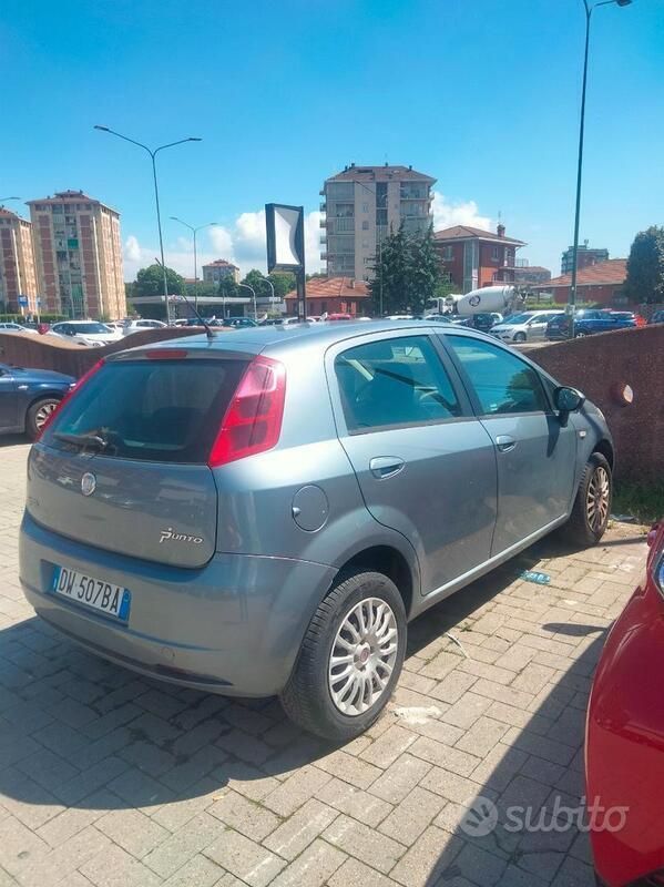 Usata Fiat Grande Punto Dynamic 77 CV (56 kW) 2009 Grigio Utilitaria