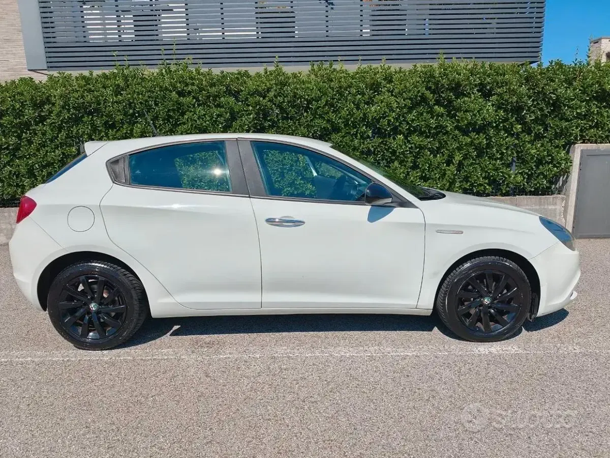 Usata Alfa Romeo Giulietta 120 CV (88 kW) 2015 Bianco Utilitaria