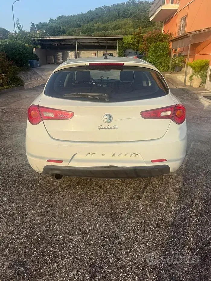 Usata Alfa Romeo Giulietta 105 CV (77 kW) 2013 Bianco Utilitaria