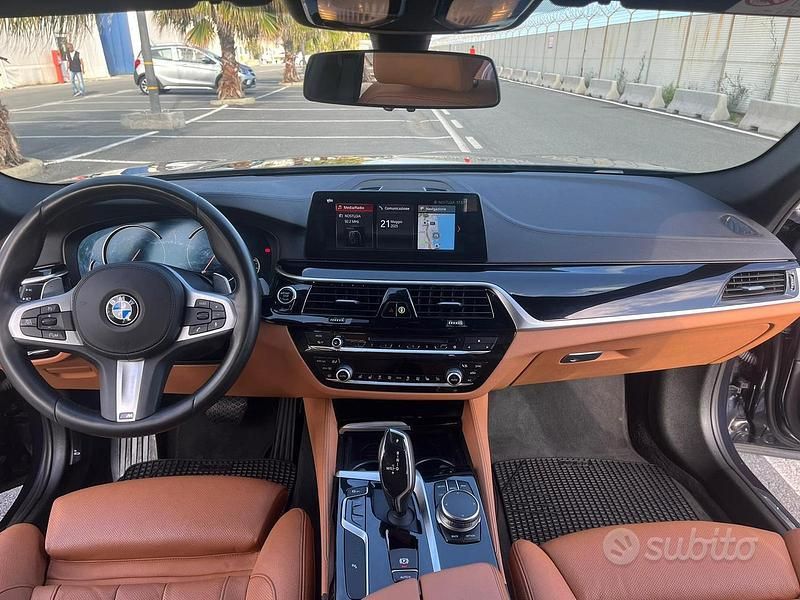 Usata BMW 520 Luxury Line 190 CV (139 kW) 2019 Blu/azzurro Station wagon