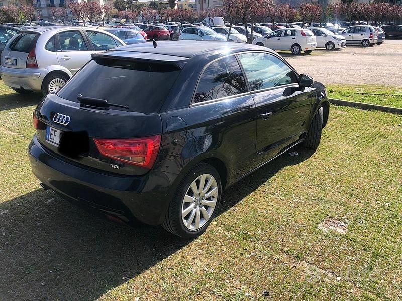 Usado Audi A1 Design 105 CV (77 kW) 2010 Negro Utilitario