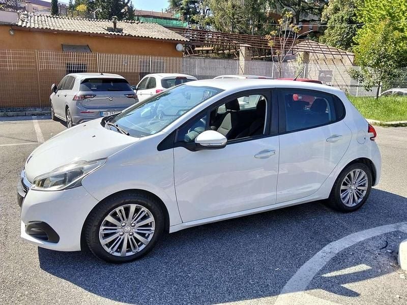Usata Peugeot 208 Active 75 CV (55 kW) 2015 Bianco Utilitaria