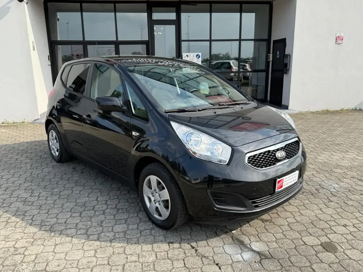 Usata Kia Venga 90 CV (66 kW) 2013 Nero Utilitaria