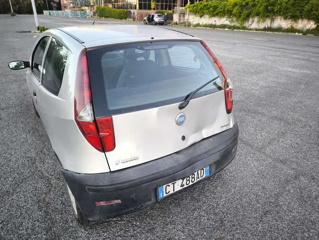Usata Fiat Punto Dynamic 69 CV (50 kW) 2005 Utilitaria