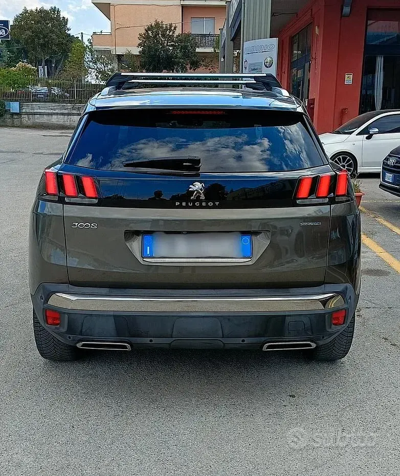 Usata Peugeot 3008 GT-line 120 CV (88 kW) 2018 Verde SUV