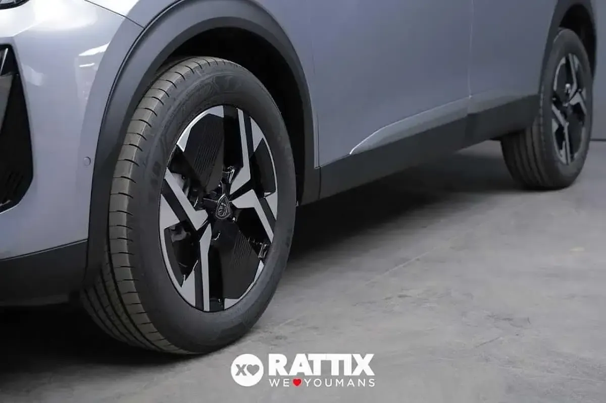 Usata Peugeot 2008 Allure 101 CV (74 kW) 2025 Grigio SUV