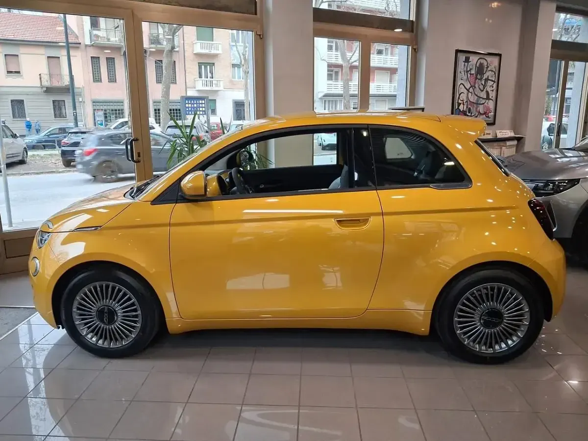 Nuova Fiat 500 65 CV (47 kW) 2026 Oro Berlina