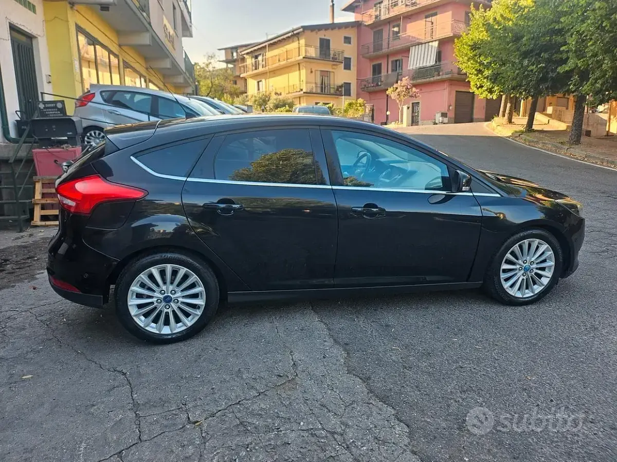 Usata Ford Focus Titanium 120 CV (88 kW) 2015 Nero Berlina