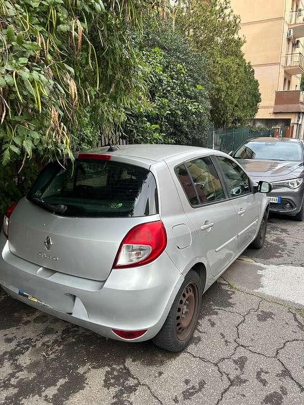 Usata Renault Clio II 68 CV (50 kW) 2010 Berlina