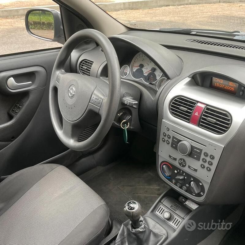 Usata Opel Corsa 80 CV (58 kW) 2006 Grigio Utilitaria