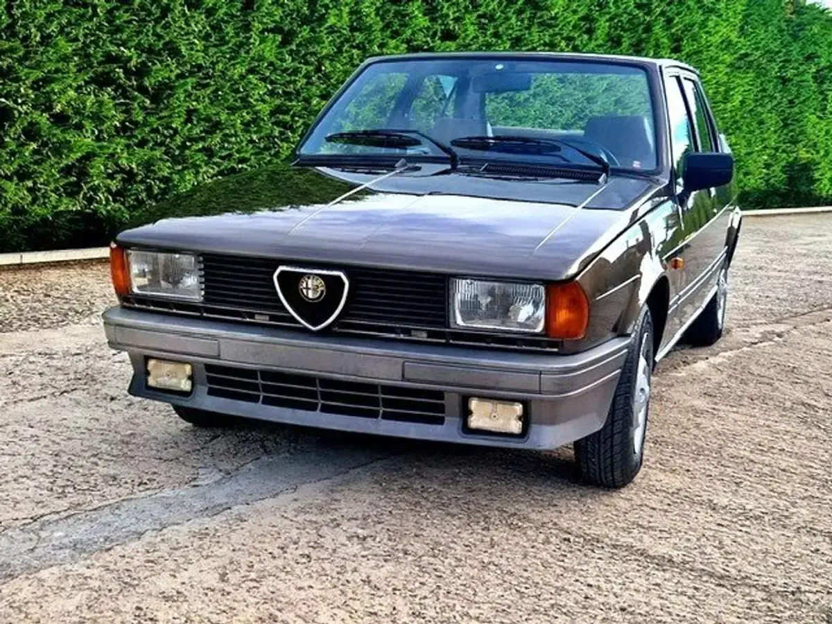 Usata Alfa Romeo Giulietta 109 CV (80 kW) 1984 Marrone Berlina