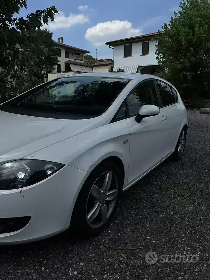 Usata Seat Leon Reference 102 CV (75 kW) 2009 Bianco Utilitaria